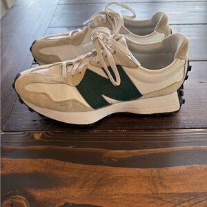 New balance 327 size 8.5